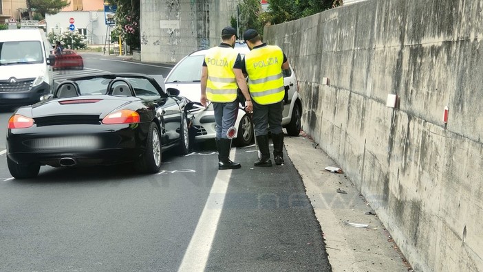 Frontale sull'Aurelia tra Imperia e San Lorenzo al Mare: moto coinvolta fugge via