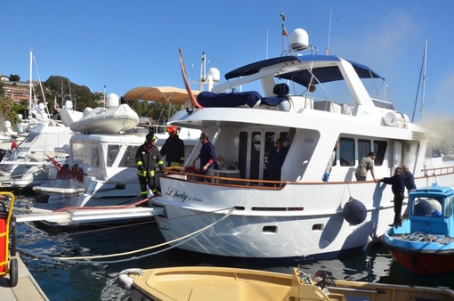 Sanremo: cortocircuito su uno yacht ormeggiato a Portosole, una spessa coltre di fumo ma per fortuna nessun ferito