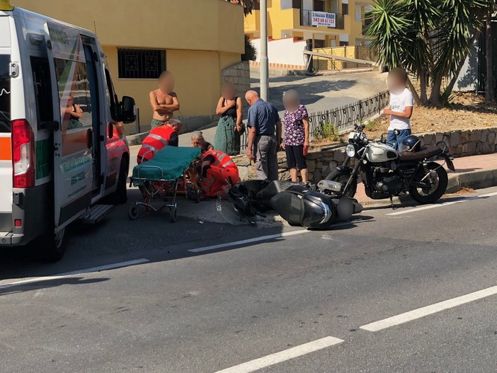 Riva Ligure: scontro tra un furgone e uno scooter sull'Aurelia, 18enne in ospedale (Foto)