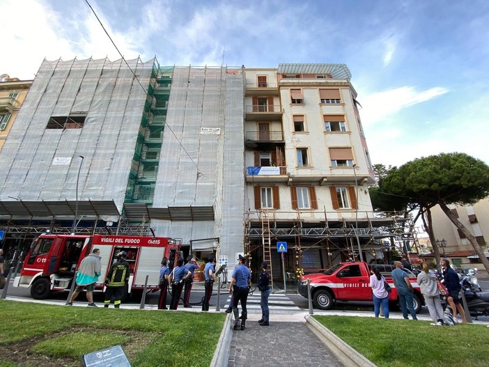 Sanremo: incendio in uno studio dentistico in corso Mombello, mobilitazione di soccorsi in pieno centro (foto)