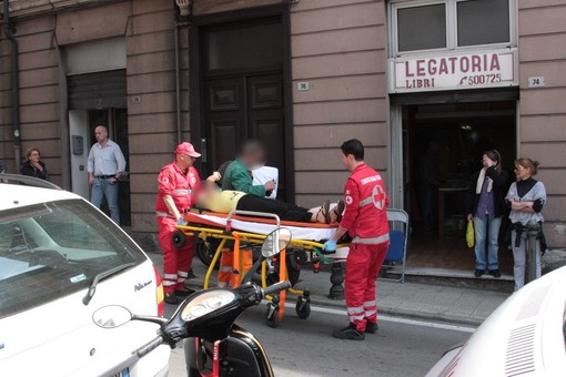 Sanremo: scontro tra uno scooter ed un furgoncino via Massa, leggermente ferita una donna