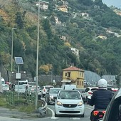 Ventimiglia, incidente stradale in corso Francia: traffico in tilt (Foto)