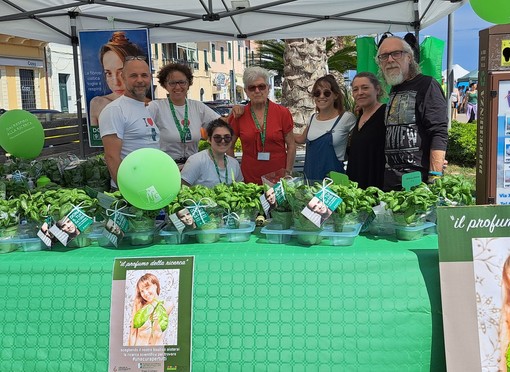 Ospedaletti, grande successo per l'iniziativa &quot;il profumo della ricerca&quot; (Foto)