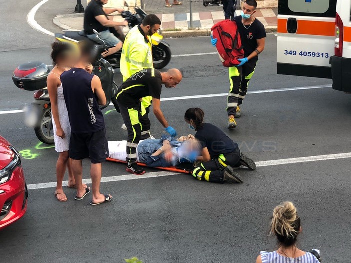 Sanremo: scontro tra un'auto e uno scooter in piazza Cesare Battisti