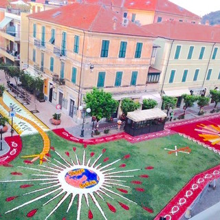 Diano Marina: ecco gli spettacolari disegni dell'Infiorata del Corpus Domini