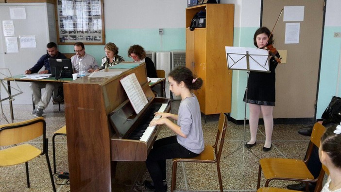 Imperia: la giovanissima Irene Geranio con il suo violino conquista il primo premio al concorso Centurione