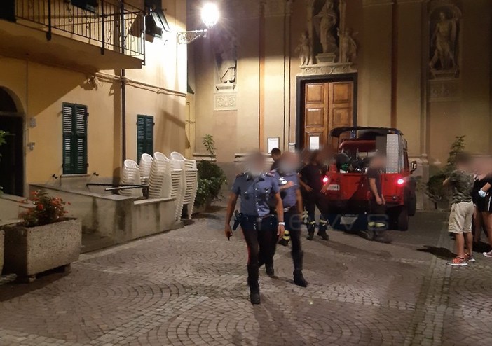 Badalucco: principio d'incendio in un appartamento, mobilitazione di soccorsi in piazza della Madonna