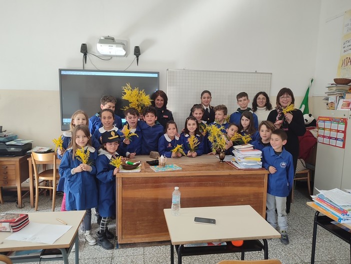 I bambini della scuola primaria di Triora a lezione di legalità con la Questura di Imperia