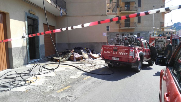 Imperia: incendio in un appartamento di via Canova, un anziano è rimasto intossicato