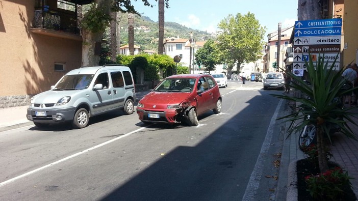 Camporosso: frontale tra due auto. Novantenne ferito lievemente