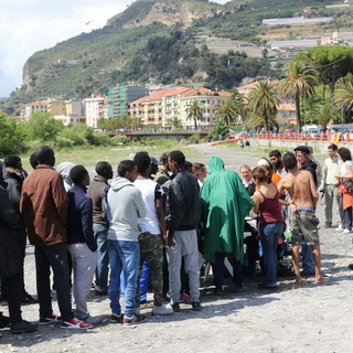 Ventimiglia: parte dei migranti si stanno spostando dalla foce del Roya, potrebbe sorgere una tendopoli in Seminario