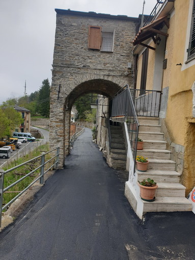 Montalto Carpasio: conclusi lavori asfaltatura sulla strada che porta al Santuario della Madonna di Piazzima e di Via Martiri (foto)