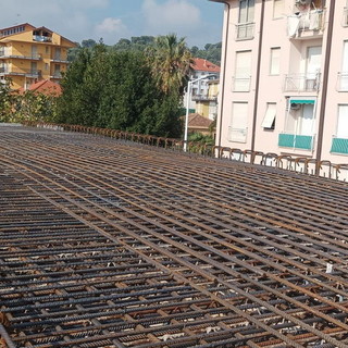 San Bartolomeo al Mare: continuano i lavori per il completamento del ponte della futura ciclabile su via Roma