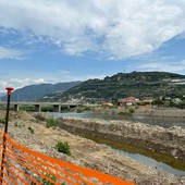 Arma di Taggia: dopo la bonifica bellica, al via la costruzione dei nuovi argini lungo il torrente Argentina (Foto)