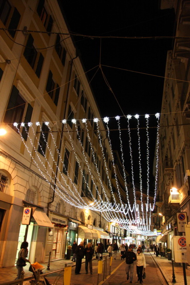 Sanremo si accende con le luminarie in vista delle festività, cosa ne pensate voi lettori?