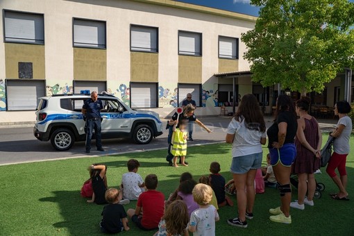 Taggia: i bimbi della scuola estiva &quot;ASD Insieme&quot; a lezione con la Polizia Locale