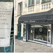 Sanremo, sulla vetrina del ristorante una lettera contro la violenza sulle donne: &quot;Non è mai colpa vostra, vogliatevi bene sempre&quot;