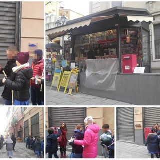 Imperia: tappa speciale per i bambini dell’Istituto della Misericordia in via Cascione, dove hanno imbucato le letterine a Babbo Natale (foto)