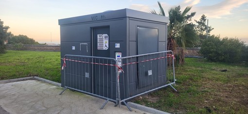 Sanremo: scassinato bagno pubblico sulla ciclabile, ladri portano via magro bottino