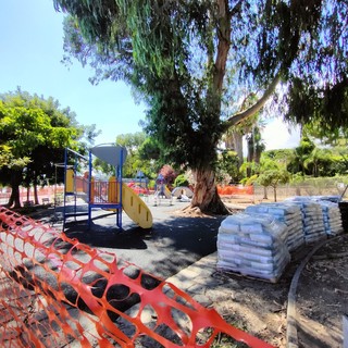 Sanremo: a rilento i lavori del parco Sud est, dopo dieci giorni recinzioni ancora alzate (Foto)