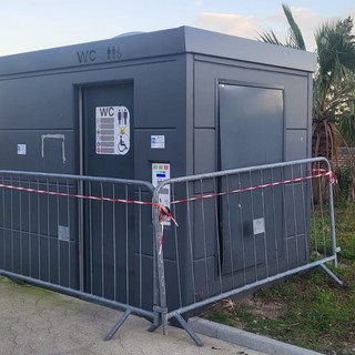 Sanremo: scassinato bagno pubblico sulla ciclabile, ladri portano via magro bottino