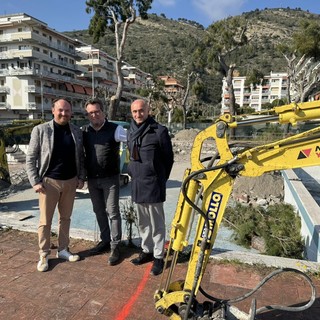 Ventimiglia, ruspe in azione in via Tacito. Di Muro: &quot;Sorgeranno nuovi servizi sportivi&quot; (Foto)