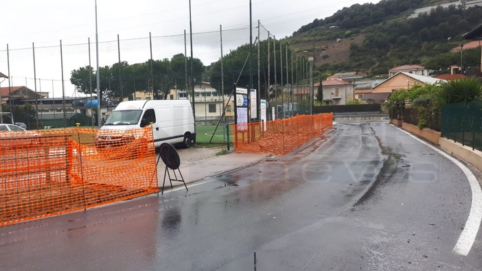 Vallecrosia: avviati i lavori per la realizzazione di una nuova area sportiva in via Garibbe, completato anche il tratto di ciclabile in via Rattaconigli