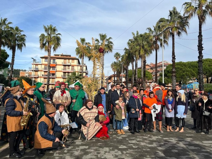 San Bartolomeo al Mare: grande festa per la manifestazione ‘La Befana vien dal mare’ (foto)