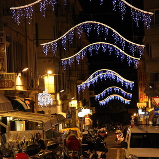 Diano Marina: stanziati dal Comune 16.445 euro per la fornitura e installazione delle luminarie