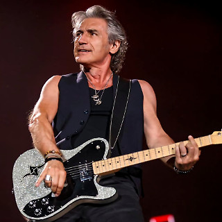 Luciano Ligabue al Teatro Ariston di Sanremo