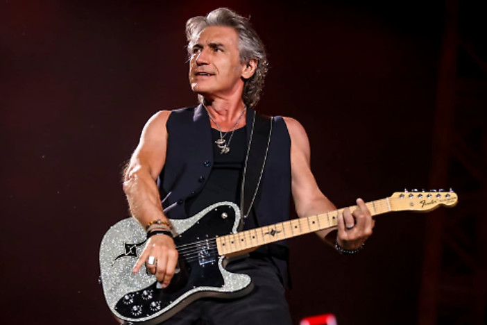 Luciano Ligabue al Teatro Ariston di Sanremo