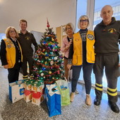 In occasione delle festività natalizie, visita del lions  club Sanremo Matutia alla caserma del vigili del fuoco