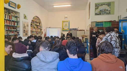 Per gli studenti dell'Istituto Colombo di Sanremo e Taggia: lezione di legalità con i Carabinieri e uno sguardo al post maturità