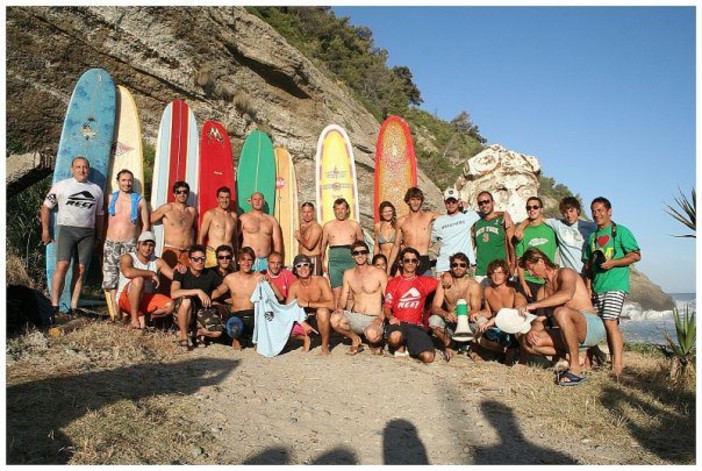 Ventimiglia: surfisti ed artisti uniti per salvare la spiaggia delle Calandre, dal 23 al 25 giugno diverse iniziative