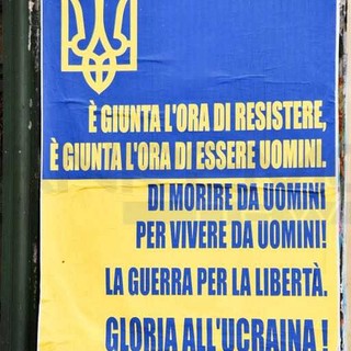 A Sanremo manifesti che invitano alla resistenza armata in Ucraina, &quot;È giunta l'ora di... morire da uomini per vivere da uomini&quot; (foto)