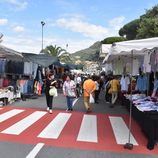 Ventimiglia: canone di locazione tra i più cari d'Italia per gli ambulanti del mercato, domani sit-it di protesta