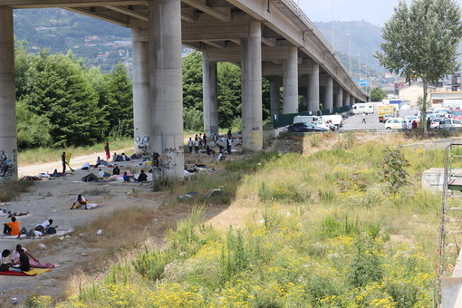 Ventimiglia: dopo la manifestazione migranti durata 36 ore ritorna la routine alla chiesa S. Antonio ma i numeri sono cresciuti