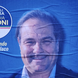 Sanremo, elezioni amministrative: vandalizzato manifesto elettorale del candidato di Fratelli d'Italia Luca Lombardi