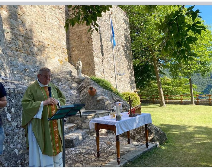 L'ultimo saluto a monsignor Mario Ruffino nella sua Oneglia lunedì in San Giovanni