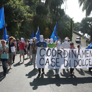 Imperia: domani mattina nuovo corteo di protesta dei proprietari delle villette di Dolcedo