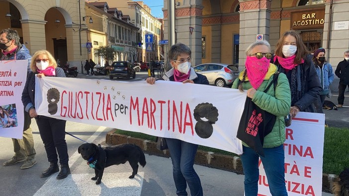 Imperia: alla vigilia del processo sulla morte di Martina Rossi, nuova manifestazione di 'Non una di meno' (foto e video)