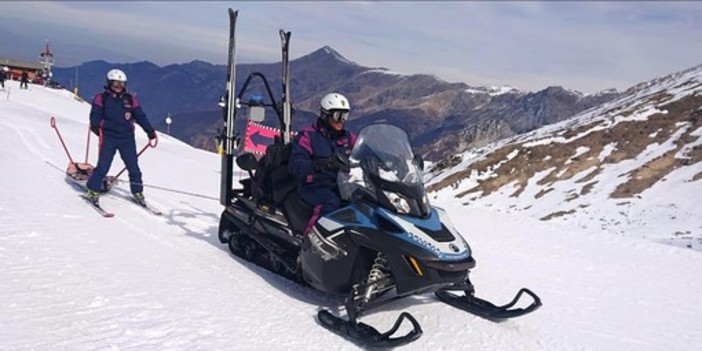 Limone, 23enne di Sanremo ubriaco sulle piste da sci: multato