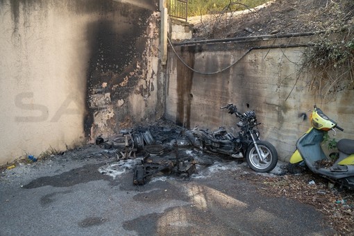 Motorini in fiamme a Sanremo: paura tra le palazzine di San Martino