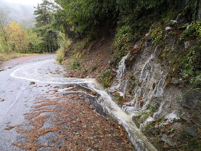 Maltempo nell'imperiese: danni nell'entroterra, frane a Caravonica e Vessalico, il Sindaco &quot;Un disastro. Domani conteremo i danni&quot; (Foto e Video)