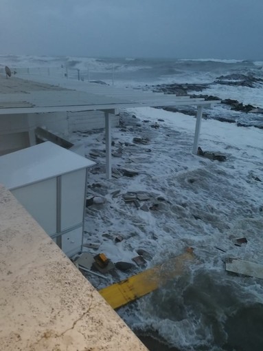 Maltempo: Guardia Costiera in azione per tutto il pomeriggio sul porto di Oneglia e Diano Marina. Alcune imbarcazioni rompono gli ormeggi (foto e video)