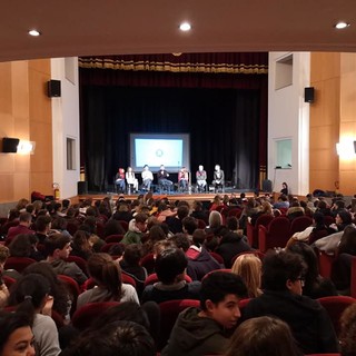 Ventimiglia: incontro 'Musica contro le mafie' di Libera nel Teatro comunale con gli studenti (foto)