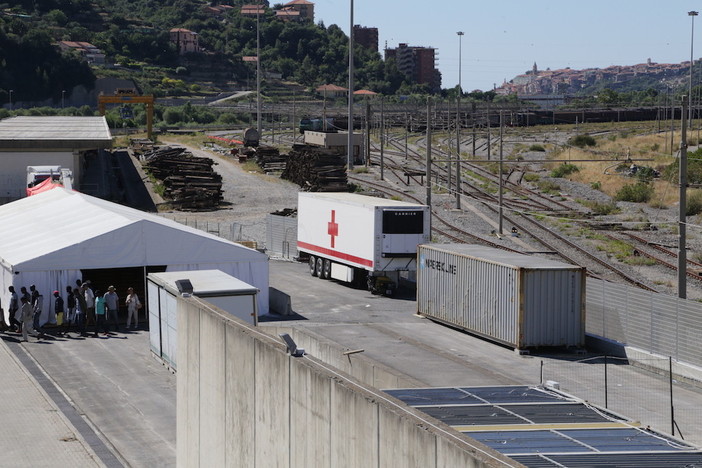 Ventimiglia: al Parco Roja distribuite 720 colazioni ma hanno dormito nel campo 420 migranti