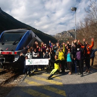 Un centinaio di manifestanti a Tenda a sostegno della linea ferroviaria Cuneo-Ventimiglia-Nizza