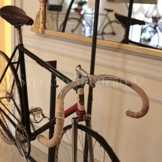 La collezione privata ‘On the bicycle e acdb’ con il museo Ghisallo verso il Casinò di Sanremo