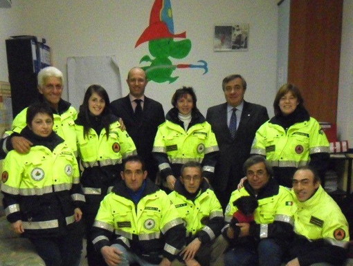 Magliette nuove alla protezione civile di Bordighera grazie al Rotary